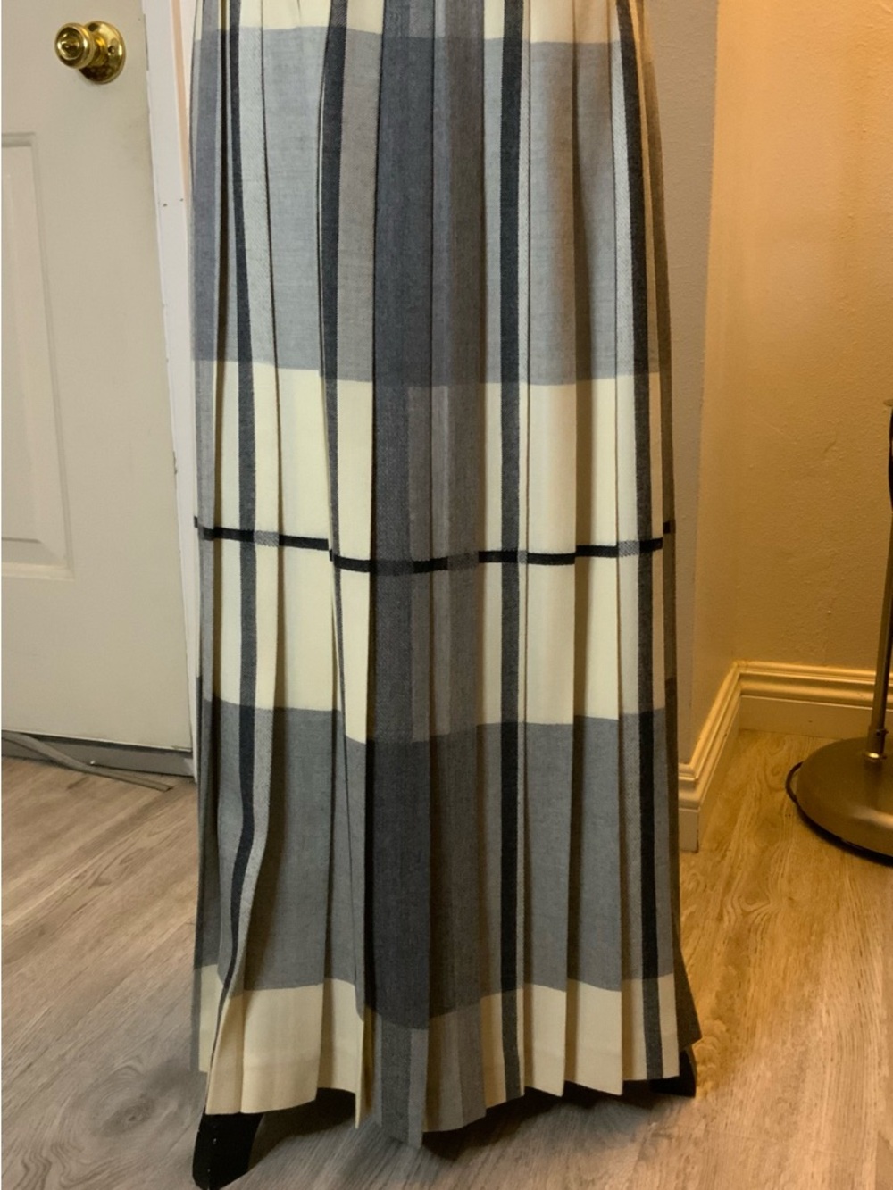 Evan Picone Pleated Maxi Skirt in Gray and Cream Plaid